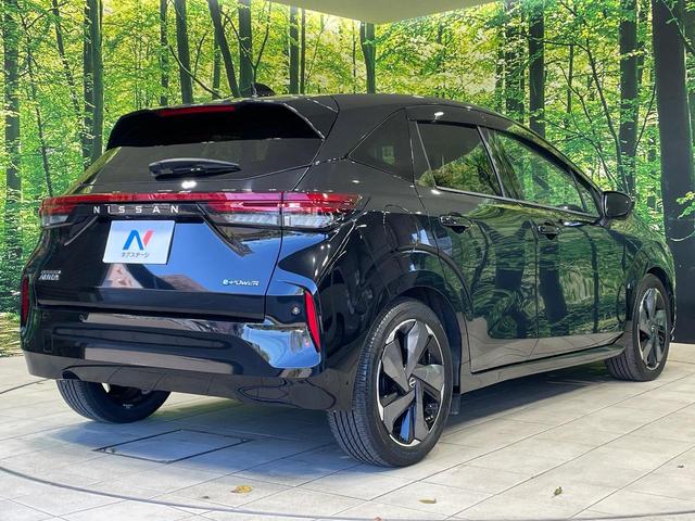 オーラ Ｇ　純正９型ナビ　全周囲カメラ　ＢＯＳＥサウンド　衝突被害軽減システム　禁煙車　コーナーセンサー　スマートキー　ＬＥＤヘッド　ビルトインＥＴＣ　純正１７インチアルミ　オートハイビーム　オートライト（17枚目）