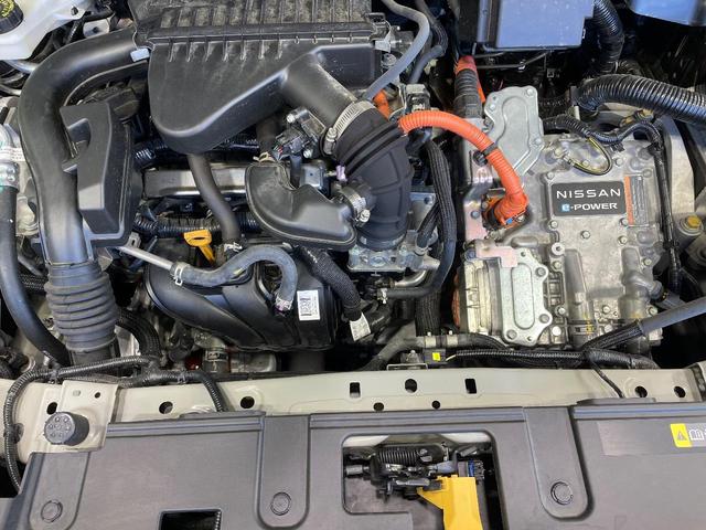 オーラ Ｇ　純正９型ナビ　全周囲カメラ　ＢＯＳＥサウンド　衝突被害軽減システム　禁煙車　コーナーセンサー　スマートキー　ＬＥＤヘッド　ビルトインＥＴＣ　純正１７インチアルミ　オートハイビーム　オートライト（18枚目）