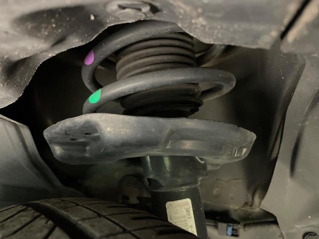 オーラ Ｇ　純正９型ナビ　全周囲カメラ　ＢＯＳＥサウンド　衝突被害軽減システム　禁煙車　コーナーセンサー　スマートキー　ＬＥＤヘッド　ビルトインＥＴＣ　純正１７インチアルミ　オートハイビーム　オートライト（20枚目）