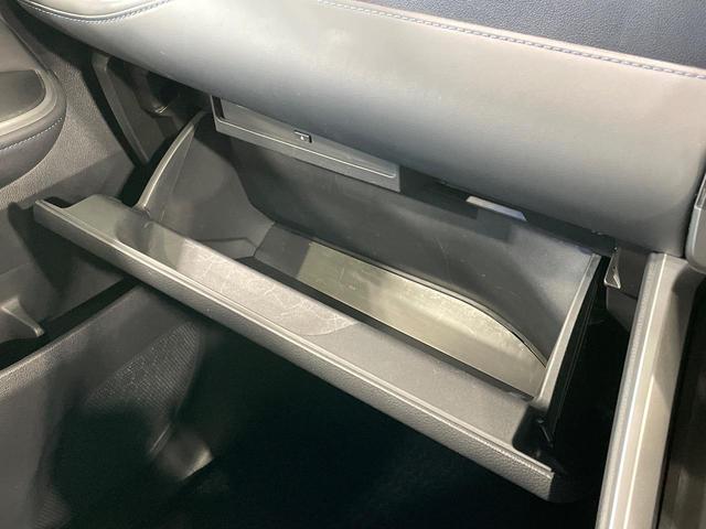 ヴォクシー ハイブリッドＳ－Ｚ　両側電動ドア　純正１０．５型ナビ　　全周囲カメラ　快適利便パッケージ　衝突被害軽減システム　トヨタチームメイト　レーダークルーズ　禁煙車　電動リアゲート　ハーフレザーシート　ドラレコ　ＥＴＣ２．０（53枚目）