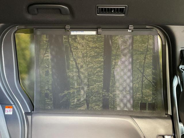 ヴォクシー ハイブリッドＳ－Ｚ　両側電動ドア　純正１０．５型ナビ　　全周囲カメラ　快適利便パッケージ　衝突被害軽減システム　トヨタチームメイト　レーダークルーズ　禁煙車　電動リアゲート　ハーフレザーシート　ドラレコ　ＥＴＣ２．０（54枚目）