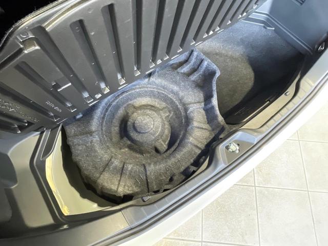 ヴォクシー ハイブリッドＳ－Ｚ　両側電動ドア　純正１０．５型ナビ　　全周囲カメラ　快適利便パッケージ　衝突被害軽減システム　トヨタチームメイト　レーダークルーズ　禁煙車　電動リアゲート　ハーフレザーシート　ドラレコ　ＥＴＣ２．０（55枚目）