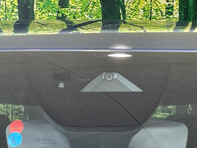 ＭＡＺＤＡ３ファストバック １５Ｓツーリング　純正８．８型ナビ　バックカメラ　衝突軽減装置　レーダークルーズ　禁煙車　コーナーセンサー　スマートキー　ＬＥＤヘッド　ＥＴＣ　純正１８インチアルミ　オートハイビーム　車線逸脱警報　オートライト（5枚目）