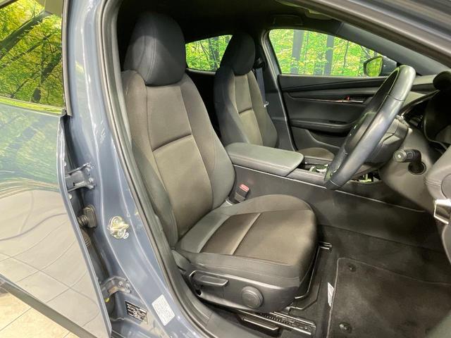 ＭＡＺＤＡ３ファストバック １５Ｓツーリング　純正８．８型ナビ　バックカメラ　衝突軽減装置　レーダークルーズ　禁煙車　コーナーセンサー　スマートキー　ＬＥＤヘッド　ＥＴＣ　純正１８インチアルミ　オートハイビーム　車線逸脱警報　オートライト（8枚目）