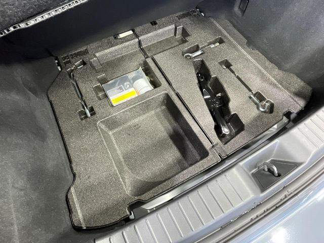 ＭＡＺＤＡ３ファストバック １５Ｓツーリング　純正８．８型ナビ　バックカメラ　衝突軽減装置　レーダークルーズ　禁煙車　コーナーセンサー　スマートキー　ＬＥＤヘッド　ＥＴＣ　純正１８インチアルミ　オートハイビーム　車線逸脱警報　オートライト（50枚目）