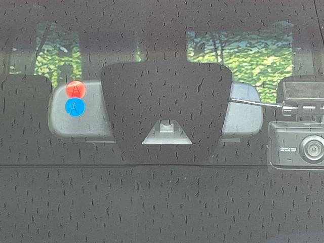 �y�G�}�[�W�F���V�[�u���[�L�z���s���ɑO���̎ԗ�����F�����A�Փ˂������Ȏ��͌x��ƃu���[�L�ŏՓˉ���Ɣ�Q�y�����A�V�X�g�B�����S�Ƀh���C�u�����y���݂��������܂��B