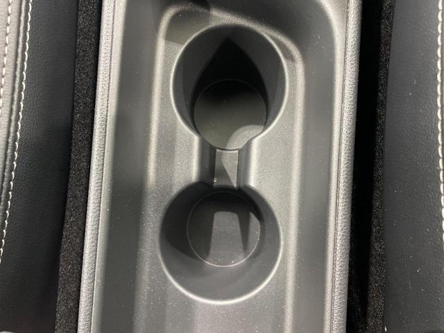 ヤリスクロス ハイブリッドＺ　全周囲カメラ　衝突被害軽減システム　禁煙車　パワーシート　コーナーセンサー　スマートキー　ＬＥＤヘッド　ビルトインＥＴＣ　純正１８インチアルミ　オートハイビーム　車線逸脱警報　オートライト（53枚目）