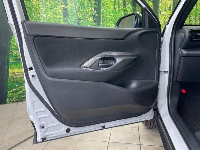 ヤリスクロス ハイブリッドＺ　全周囲カメラ　衝突被害軽減システム　禁煙車　パワーシート　コーナーセンサー　スマートキー　ＬＥＤヘッド　ビルトインＥＴＣ　純正１８インチアルミ　オートハイビーム　車線逸脱警報　オートライト（56枚目）