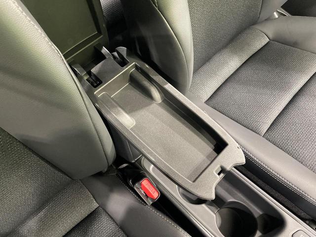 ヤリスクロス ハイブリッドＺ　全周囲カメラ　衝突被害軽減システム　禁煙車　パワーシート　コーナーセンサー　スマートキー　ＬＥＤヘッド　ビルトインＥＴＣ　純正１８インチアルミ　オートハイビーム　車線逸脱警報　オートライト（63枚目）