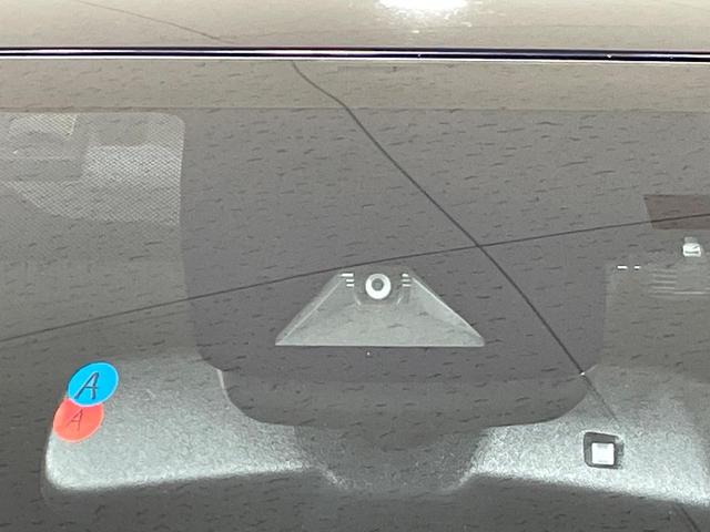 プリウス Ｓセーフティプラス　ツートーン　ＳＤナビ　バックカメラ　衝突被害軽減システム　禁煙車　ドラレコ　コーナーセンサー　スマートキー　ＬＥＤヘッド　ＥＴＣ　クルコン　純正１７インチアルミ　オートハイビーム　パークアシスト　車線逸脱警報（5枚目）