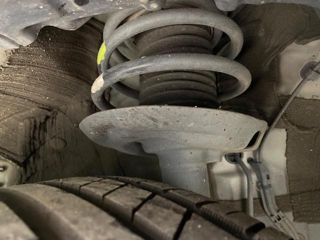 プリウス Ｓセーフティプラス　ツートーン　ＳＤナビ　バックカメラ　衝突被害軽減システム　禁煙車　ドラレコ　コーナーセンサー　スマートキー　ＬＥＤヘッド　ＥＴＣ　クルコン　純正１７インチアルミ　オートハイビーム　パークアシスト　車線逸脱警報（21枚目）