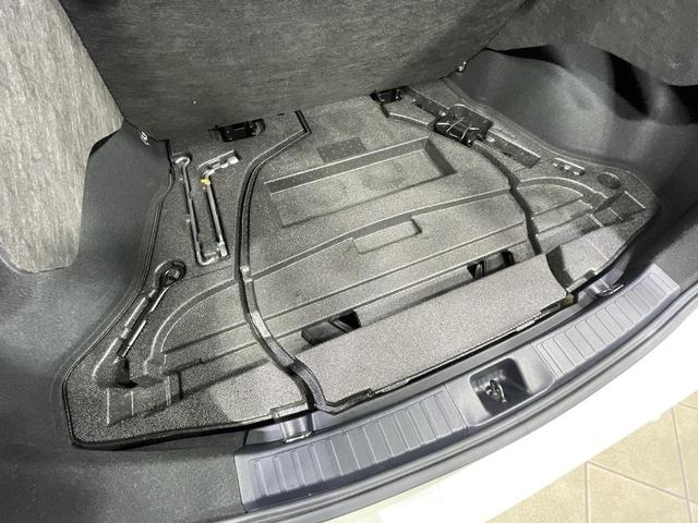 プリウス Ｓセーフティプラス　ツートーン　ＳＤナビ　バックカメラ　衝突被害軽減システム　禁煙車　ドラレコ　コーナーセンサー　スマートキー　ＬＥＤヘッド　ＥＴＣ　クルコン　純正１７インチアルミ　オートハイビーム　パークアシスト　車線逸脱警報（35枚目）