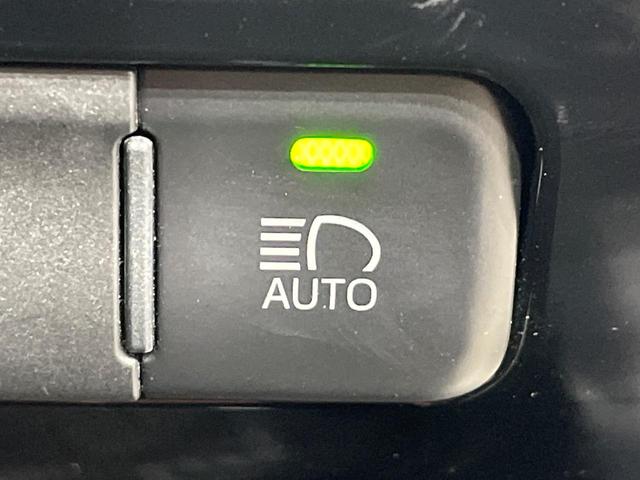 プリウス Ｓセーフティプラス　ツートーン　ＳＤナビ　バックカメラ　衝突被害軽減システム　禁煙車　ドラレコ　コーナーセンサー　スマートキー　ＬＥＤヘッド　ＥＴＣ　クルコン　純正１７インチアルミ　オートハイビーム　パークアシスト　車線逸脱警報（49枚目）