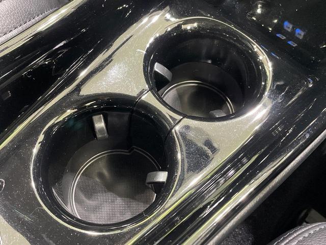 プリウス Ｓセーフティプラス　ツートーン　ＳＤナビ　バックカメラ　衝突被害軽減システム　禁煙車　ドラレコ　コーナーセンサー　スマートキー　ＬＥＤヘッド　ＥＴＣ　クルコン　純正１７インチアルミ　オートハイビーム　パークアシスト　車線逸脱警報（57枚目）