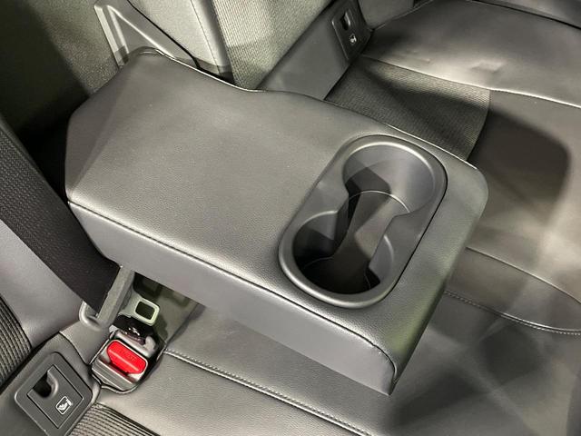 カローラクロス ハイブリッド　Ｚ　ガラスルーフ　全周囲カメラ　衝突被害軽減システム　レーダークルーズ　禁煙車　電動リアゲート　ハーフレザーシート　前席シートエアコン　パワーシート　コーナーセンサー　スマートキー（51枚目）