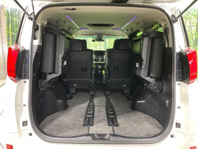 ���i�̂���������ʋ΁A���}���ɏ\���ȉ׎��X�y�[�X���m�ۂ��Ă���܂��B�Z�J���h�V�[�g��|���ƁA�傫�ȉו��̐ύڂ��\�ł���