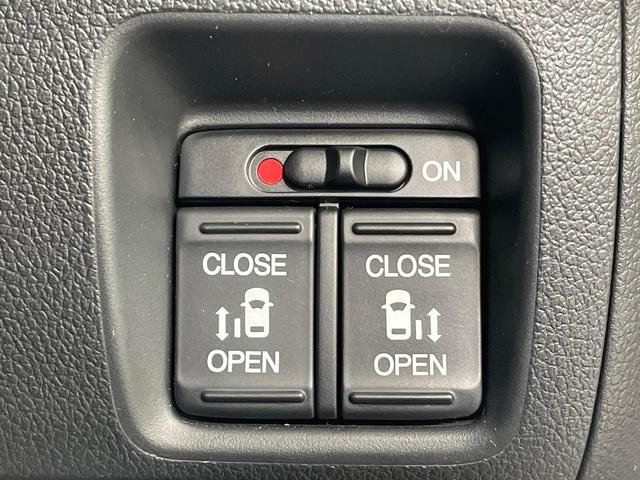 Ｎ－ＢＯＸカスタム Ｇ　ＳＳブラックスタイルパッケージ　両側電動ドア　ＳＤナビ　バックカメラ　禁煙車　スマートキー　ＨＩＤヘッド　ビルトインＥＴＣ　純正１４インチアルミ　オートライト　オートエアコン　Ｂｌｕｅｔｏｏｔｈ　ＣＤ　ＤＶＤ再生　フルセグ（3枚目）