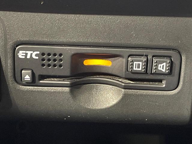 Ｎ－ＢＯＸカスタム Ｇ　ＳＳブラックスタイルパッケージ　両側電動ドア　ＳＤナビ　バックカメラ　禁煙車　スマートキー　ＨＩＤヘッド　ビルトインＥＴＣ　純正１４インチアルミ　オートライト　オートエアコン　Ｂｌｕｅｔｏｏｔｈ　ＣＤ　ＤＶＤ再生　フルセグ（6枚目）