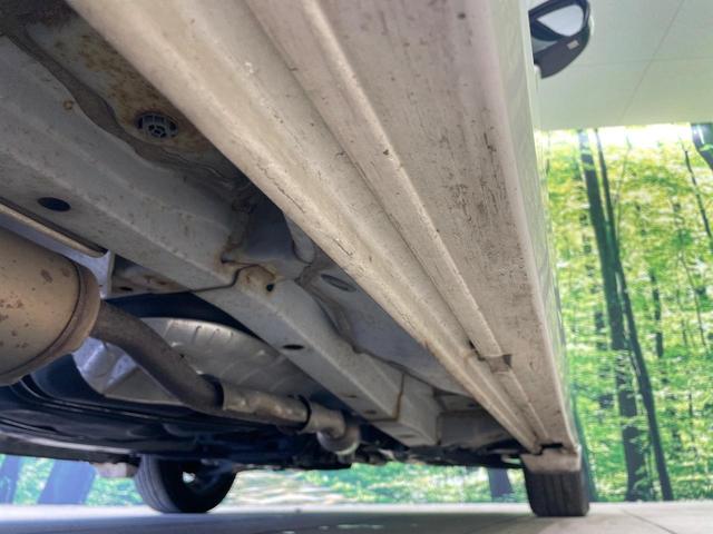 Ｎ－ＢＯＸカスタム Ｇ　ＳＳブラックスタイルパッケージ　両側電動ドア　ＳＤナビ　バックカメラ　禁煙車　スマートキー　ＨＩＤヘッド　ビルトインＥＴＣ　純正１４インチアルミ　オートライト　オートエアコン　Ｂｌｕｅｔｏｏｔｈ　ＣＤ　ＤＶＤ再生　フルセグ（23枚目）