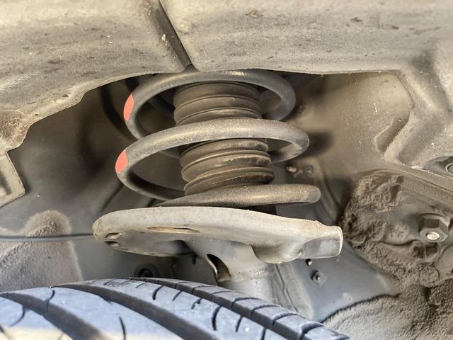 ハリアー エレガンス　ＢＩＧ－Ｘ１０型ナビ　バックカメラ　衝突軽減装置　レーダークルーズ　パワーシート　コーナーセンサー　スマートキー　ＬＥＤヘッド　ビルトインＥＴＣ　純正１７インチアルミ　オートハイビーム　車線逸脱警報（20枚目）