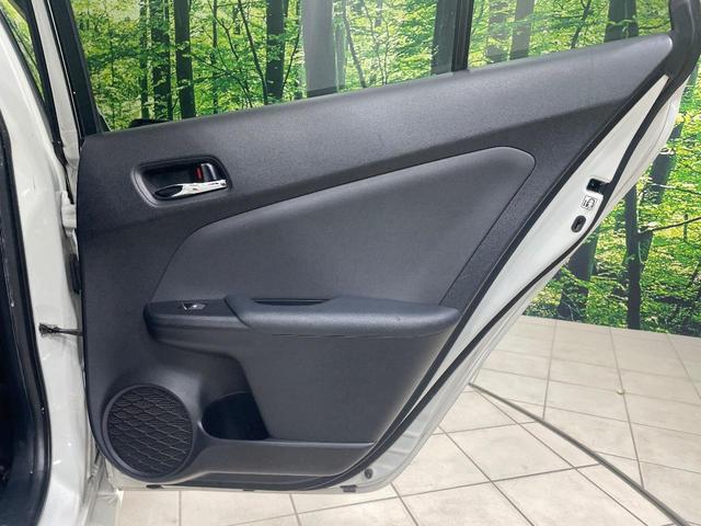 プリウス Ｓ　純正９インチナビ　バックカメラ　衝突被害軽減システム　禁煙車　ドラレコ　コーナーセンサー　スマートキー　ＬＥＤヘッド　ビルトインＥＴＣ　純正１５インチアルミ　オートライト　オートエアコン（53枚目）