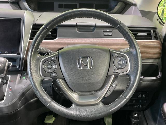 【純正革巻きステアリング】上質な革を使用することで、手にしっかり馴染みとても運転しやすいハンドルです♪