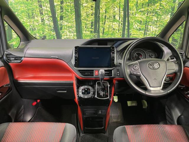 ヴォクシー ＺＳ　フルエアロ　電動スライドドア　後席モニター　バックカメラ　衝突被害軽減システム　禁煙車　スマートキー　ＬＥＤヘッド　ビルトインＥＴＣ　クルコン　純正１６インチアルミ　オートハイビーム　車線逸脱警報（2枚目）