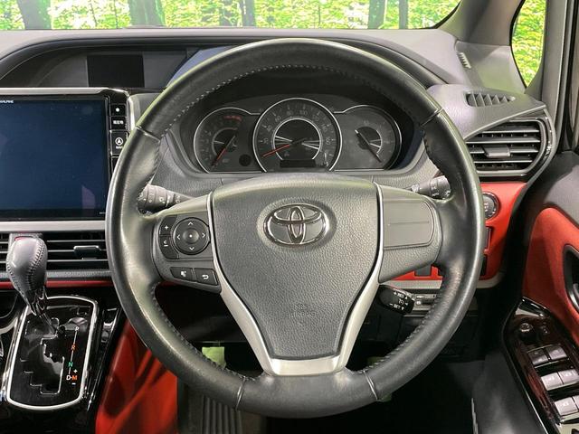 ヴォクシー ＺＳ　フルエアロ　電動スライドドア　後席モニター　バックカメラ　衝突被害軽減システム　禁煙車　スマートキー　ＬＥＤヘッド　ビルトインＥＴＣ　クルコン　純正１６インチアルミ　オートハイビーム　車線逸脱警報（12枚目）