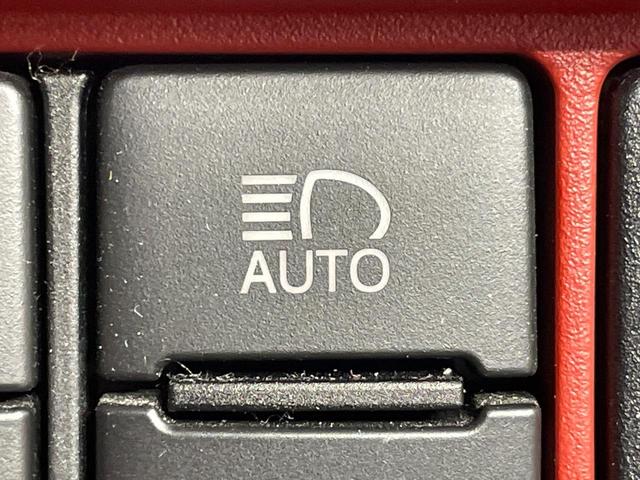 ヴォクシー ＺＳ　フルエアロ　電動スライドドア　後席モニター　バックカメラ　衝突被害軽減システム　禁煙車　スマートキー　ＬＥＤヘッド　ビルトインＥＴＣ　クルコン　純正１６インチアルミ　オートハイビーム　車線逸脱警報（41枚目）