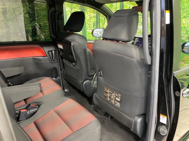 ヴォクシー ＺＳ　フルエアロ　電動スライドドア　後席モニター　バックカメラ　衝突被害軽減システム　禁煙車　スマートキー　ＬＥＤヘッド　ビルトインＥＴＣ　クルコン　純正１６インチアルミ　オートハイビーム　車線逸脱警報（44枚目）