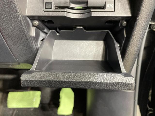 ヴォクシー ＺＳ　フルエアロ　電動スライドドア　後席モニター　バックカメラ　衝突被害軽減システム　禁煙車　スマートキー　ＬＥＤヘッド　ビルトインＥＴＣ　クルコン　純正１６インチアルミ　オートハイビーム　車線逸脱警報（61枚目）