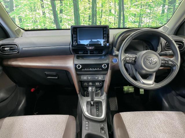 ヤリスクロス ハイブリッドＺ　フルエアロ　全周囲カメラ　衝突被害軽減システム　レーダークルーズ　禁煙車　電動リアゲート　ハーフレザーシート　パワーシート　ドラレコ　コーナーセンサー　スマートキー　ＬＥＤヘッド　ビルトインＥＴＣ（2枚目）