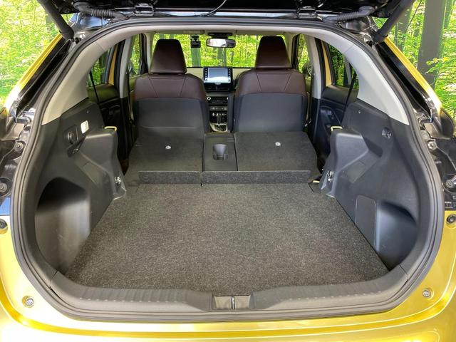 ヤリスクロス ハイブリッドＺ　フルエアロ　全周囲カメラ　衝突被害軽減システム　レーダークルーズ　禁煙車　電動リアゲート　ハーフレザーシート　パワーシート　ドラレコ　コーナーセンサー　スマートキー　ＬＥＤヘッド　ビルトインＥＴＣ（10枚目）