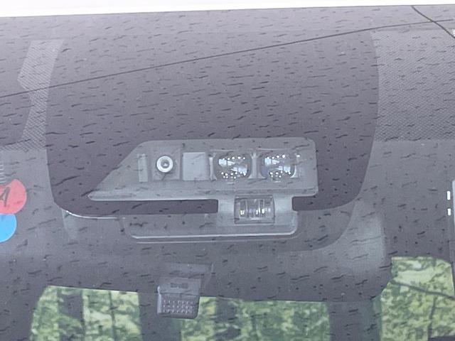 ヴォクシー ハイブリッドＺＳ　煌ＩＩ　両側電動ドア　ＢＩＧＸ９型ナビ　後席モニター　バックカメラ　衝突軽減装置　禁煙車　ドラレコ　コーナーセンサー　スマートキー　ＬＥＤヘッド　ビルトインＥＴＣ　クルコン　純正１６インチアルミ（7枚目）