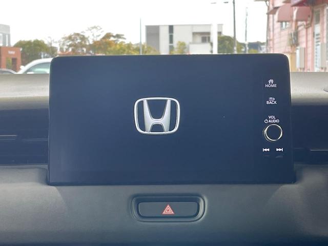 ヴェゼル ｅ：ＨＥＶ　ＲＳ　登録済未使用車　メーカー９型ナビ　全周囲カメラ　衝突軽減装置　電動リアゲート　ハーフレザーシート　コーナーセンサー　スマートキー　ＬＥＤヘッド　ＥＴＣ２．０　純正１８インチアルミ　オートハイビーム（3枚目）