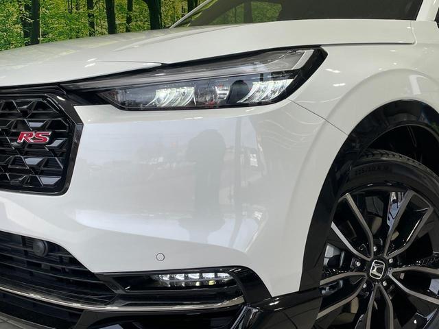 ヴェゼル ｅ：ＨＥＶ　ＲＳ　登録済未使用車　メーカー９型ナビ　全周囲カメラ　衝突軽減装置　電動リアゲート　ハーフレザーシート　コーナーセンサー　スマートキー　ＬＥＤヘッド　ＥＴＣ２．０　純正１８インチアルミ　オートハイビーム（12枚目）