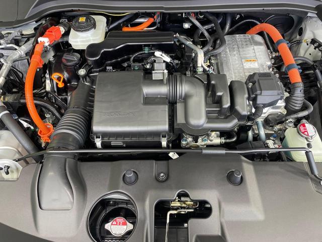 ヴェゼル ｅ：ＨＥＶ　ＲＳ　登録済未使用車　メーカー９型ナビ　全周囲カメラ　衝突軽減装置　電動リアゲート　ハーフレザーシート　コーナーセンサー　スマートキー　ＬＥＤヘッド　ＥＴＣ２．０　純正１８インチアルミ　オートハイビーム（18枚目）