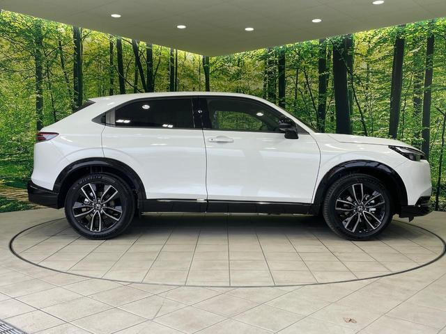 ヴェゼル ｅ：ＨＥＶ　ＲＳ　登録済未使用車　メーカー９型ナビ　全周囲カメラ　衝突軽減装置　電動リアゲート　ハーフレザーシート　コーナーセンサー　スマートキー　ＬＥＤヘッド　ＥＴＣ２．０　純正１８インチアルミ　オートハイビーム（25枚目）