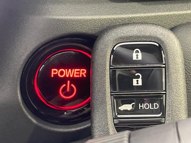 ヴェゼル ｅ：ＨＥＶ　ＲＳ　登録済未使用車　メーカー９型ナビ　全周囲カメラ　衝突軽減装置　電動リアゲート　ハーフレザーシート　コーナーセンサー　スマートキー　ＬＥＤヘッド　ＥＴＣ２．０　純正１８インチアルミ　オートハイビーム（46枚目）