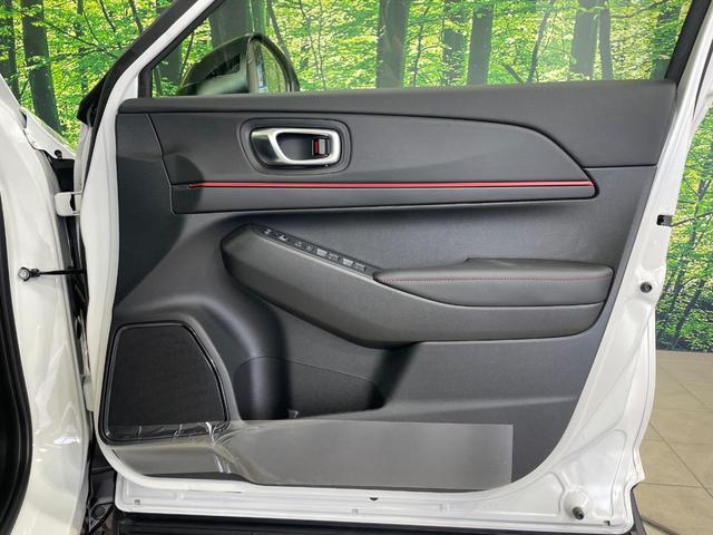 ヴェゼル ｅ：ＨＥＶ　ＲＳ　登録済未使用車　メーカー９型ナビ　全周囲カメラ　衝突軽減装置　電動リアゲート　ハーフレザーシート　コーナーセンサー　スマートキー　ＬＥＤヘッド　ＥＴＣ２．０　純正１８インチアルミ　オートハイビーム（52枚目）