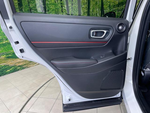 ヴェゼル ｅ：ＨＥＶ　ＲＳ　登録済未使用車　メーカー９型ナビ　全周囲カメラ　衝突軽減装置　電動リアゲート　ハーフレザーシート　コーナーセンサー　スマートキー　ＬＥＤヘッド　ＥＴＣ２．０　純正１８インチアルミ　オートハイビーム（53枚目）