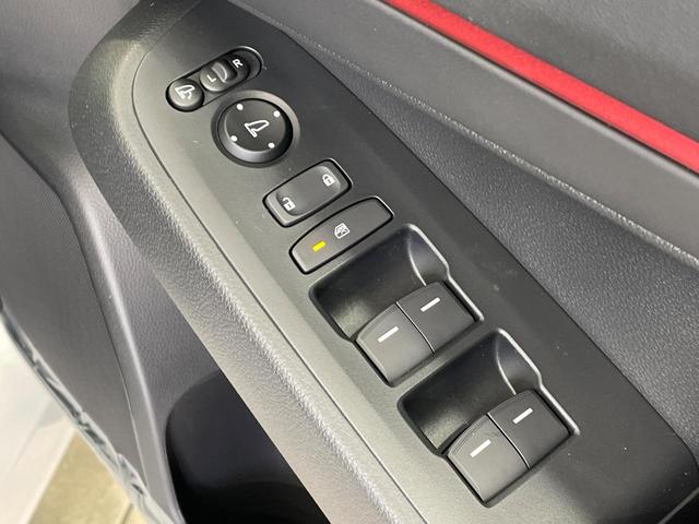 ヴェゼル ｅ：ＨＥＶ　ＲＳ　登録済未使用車　メーカー９型ナビ　全周囲カメラ　衝突軽減装置　電動リアゲート　ハーフレザーシート　コーナーセンサー　スマートキー　ＬＥＤヘッド　ＥＴＣ２．０　純正１８インチアルミ　オートハイビーム（57枚目）