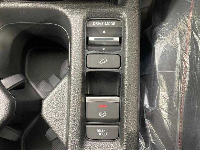 ヴェゼル ｅ：ＨＥＶ　ＲＳ　登録済未使用車　メーカー９型ナビ　全周囲カメラ　衝突軽減装置　電動リアゲート　ハーフレザーシート　コーナーセンサー　スマートキー　ＬＥＤヘッド　ＥＴＣ２．０　純正１８インチアルミ　オートハイビーム（61枚目）