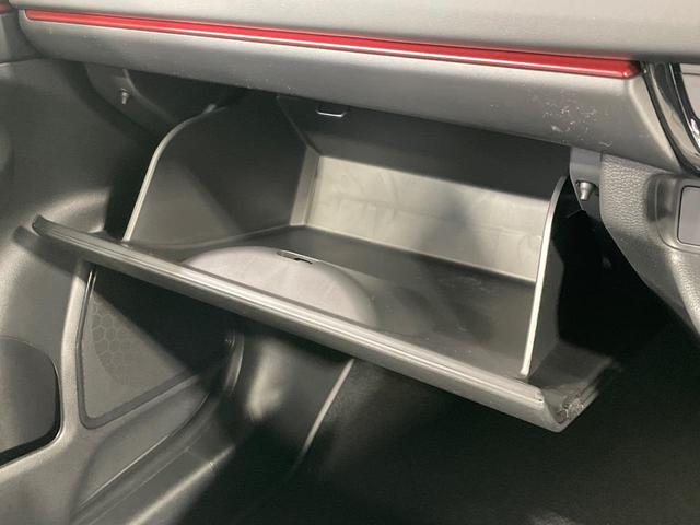 ヴェゼル ｅ：ＨＥＶ　ＲＳ　登録済未使用車　メーカー９型ナビ　全周囲カメラ　衝突軽減装置　電動リアゲート　ハーフレザーシート　コーナーセンサー　スマートキー　ＬＥＤヘッド　ＥＴＣ２．０　純正１８インチアルミ　オートハイビーム（62枚目）