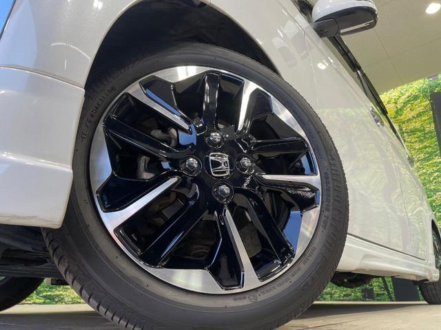 �y�����P�T�C���`�A���~�z�C�[���z�O�ςɃ}�b�`���������A���~�z�C�[���𑕒����Ă���܂��B�e��ЊO�A���~�z�C�[����A�X�^�b�h���X�^�C�����戵�����Ă���܂��B���񂲑��k����������