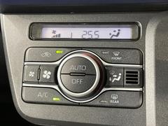 【オートエアコン】一度お好みの温度に設定すれば、車内の温度を検知し風量や温度を自動で調整。暑い…寒い…と何度もスイッチ操作をする必要はありません。快適な車内空間には必須の機能ですね♪ 6