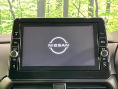 【純正ナビ】人気の純正ナビを装備しております。ナビの使いやすさはもちろん、オーディオ機能も充実！キャンプや旅行はもちろん、通勤や買い物など普段のドライブも楽しくなるはず♪ 3