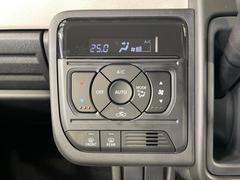 【オートエアコン】一度お好みの温度に設定すれば、車内の温度を検知し風量や温度を自動で調整。暑い…寒い…と何度もスイッチ操作をする必要はありません。快適な車内空間には必須の機能ですね♪ 7
