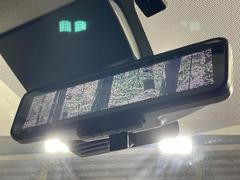 【インテリジェントルームミラー】後席の大きな荷物や同乗者で後方が確認しづらい時でも安心！カメラが撮影した車両後方の映像をルームミラー内に表示。クリアな視界で状況の確認が可能です！ 7
