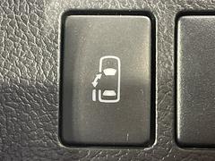 【パワースライドドア】スマートキーや運転席のスイッチでスライドドアの開閉が可能♪電動だから力を入れてドアを開ける必要が無く、小さいお子様でも、重い荷物を持っている時もラクに開け閉めできます♪ 5